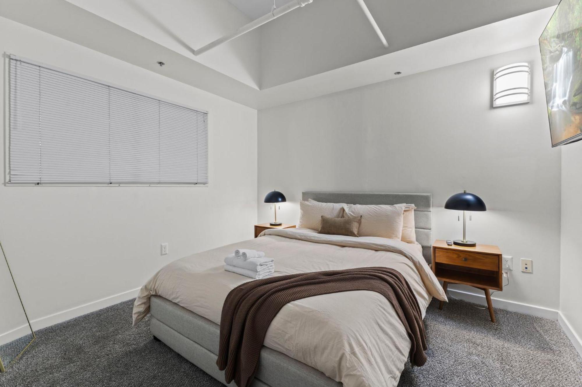 Indy Metro Stay - Sleeps 8 - Skywalk Access - Monument Circle Indianapolis Exterior foto