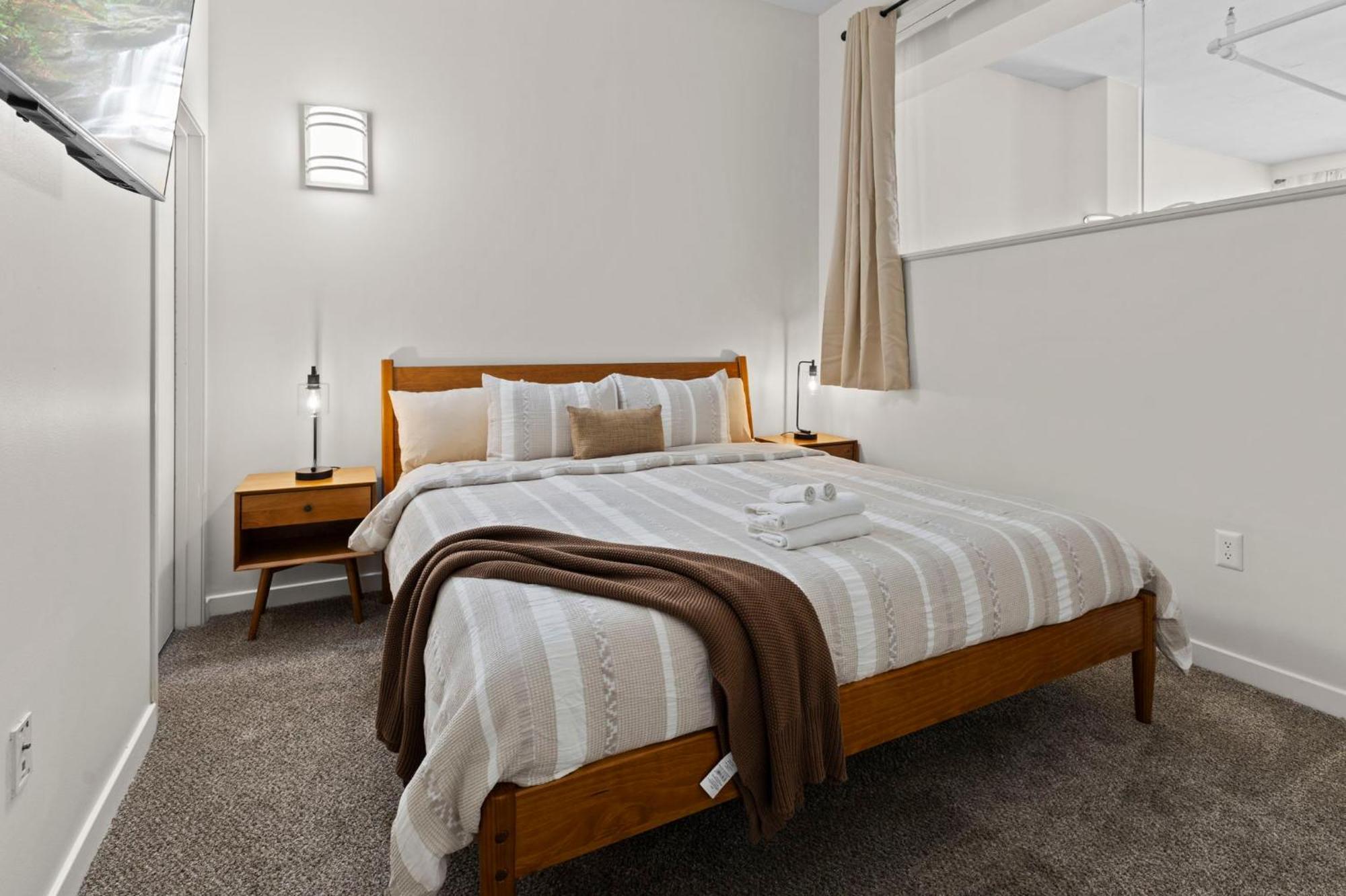 Indy Metro Stay - Sleeps 8 - Skywalk Access - Monument Circle Indianapolis Exterior foto