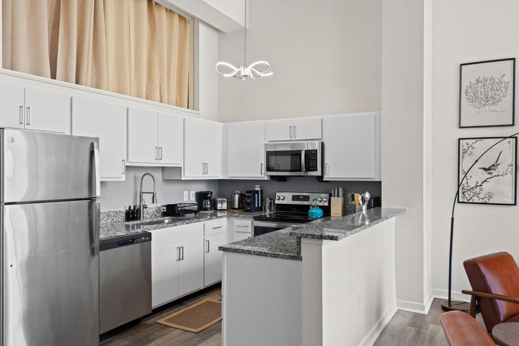 Indy Metro Stay - Sleeps 8 - Skywalk Access - Monument Circle Indianapolis Exterior foto
