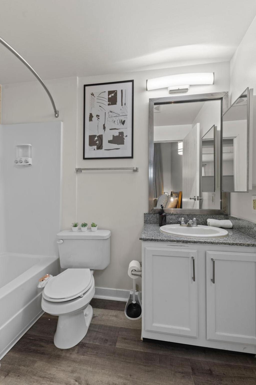 Indy Metro Stay - Sleeps 8 - Skywalk Access - Monument Circle Indianapolis Exterior foto
