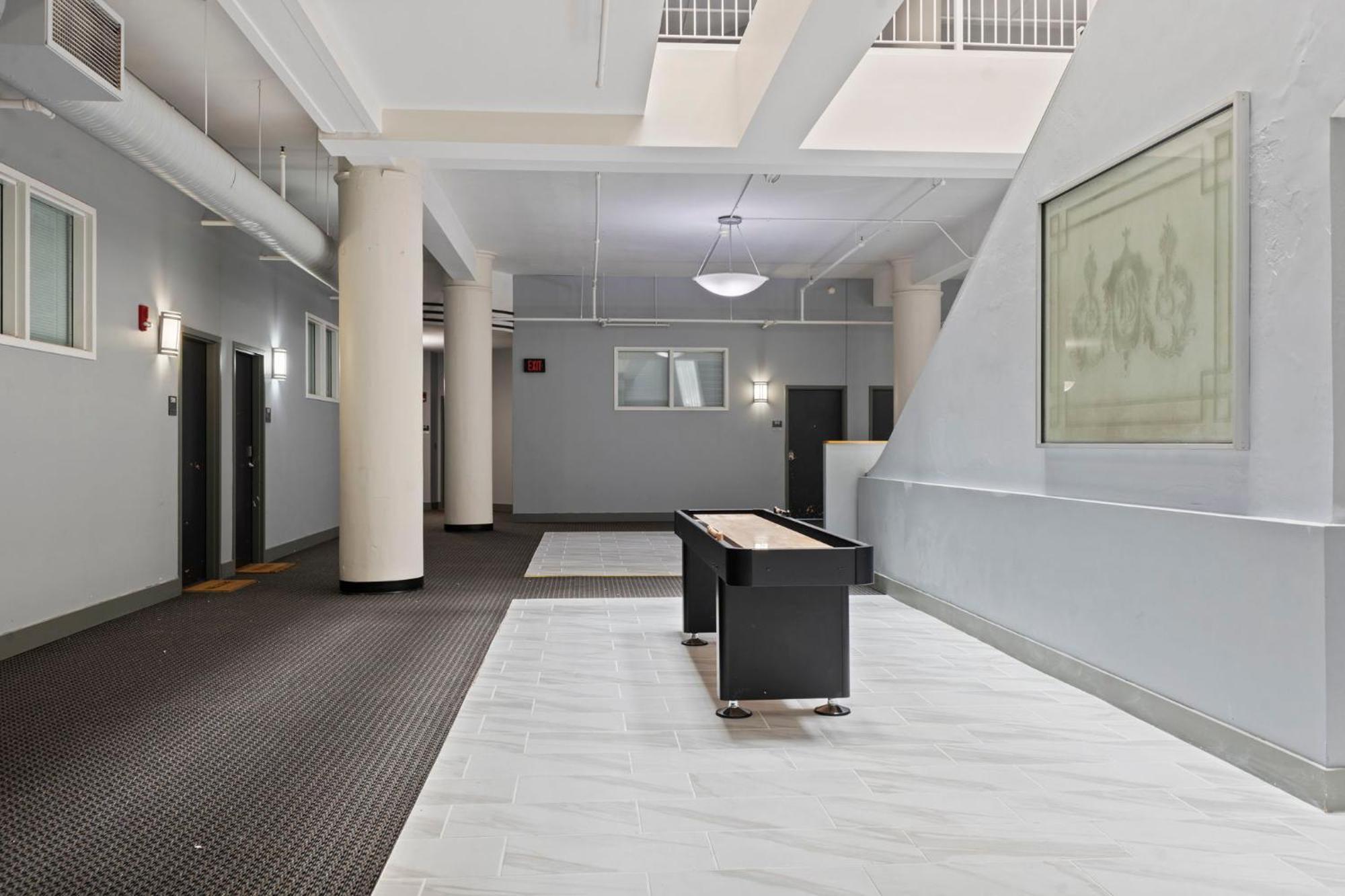 Indy Metro Stay - Sleeps 8 - Skywalk Access - Monument Circle Indianapolis Exterior foto